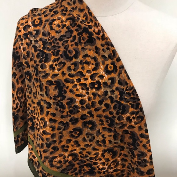 New🌿Adrienne Vittadini Square Scarf - Picture 2 of 3